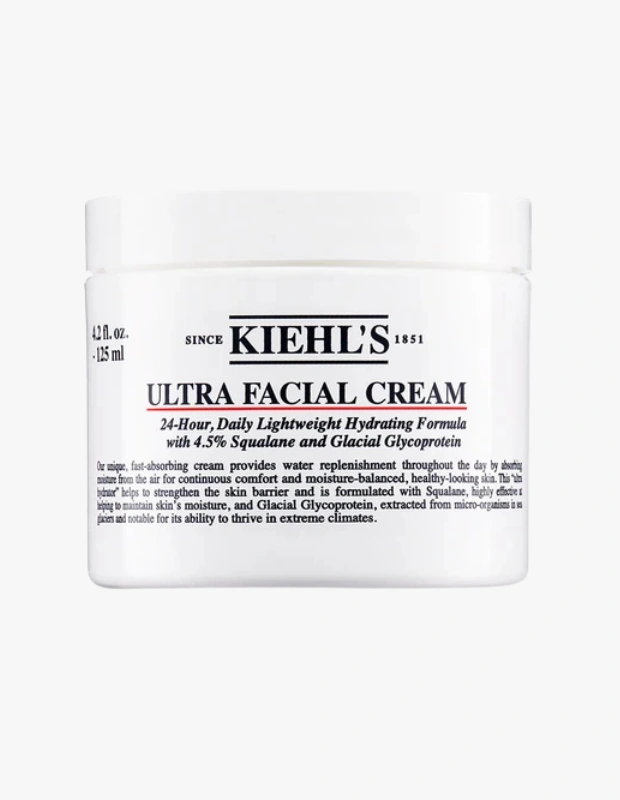 Ürün Cinsiyeti: Unisex
Ürün Tipi: Nemlendirici Krem
Ürün Sezonsallığı: Dört Mevsim
Ürün Çeşidi: Günlük Yüz Kremi
Ürün Özellikleri:
Kiehl’s Ultra Facial Cream, 24 saate kadar süren nemlendirme etkisiyle cildi gün boyu konforlu tutmayı hedefler. Hafif ama etkili yapısı, cildin doğal nem dengesini desteklerken farklı iklim ve hava koşullarında bile kullanım kolaylığı sunar. Günlük bakımın vazgeçilmez adımlarından biri olarak her cilt tipine uyum sağlar.
Öne Çıkan Detaylar:
24 saat nem desteği
Hafif ve hızlı emilen doku
Günlük kullanıma uygun
Tüm cilt tipleriyle uyumlu
Kimler Kullanıyor?
Bakım rutininde güvenilir ve zamansız bir nemlendirici arayan, cildinin gün boyu dengeli ve rahat hissetmesini isteyen herkes için ideal bir seçimdir.
Kiehl’s Ultra Facial Cream ile cildinizde gün boyu süren nem ve konforu keşfedin. Hafif ve etkili bakım.