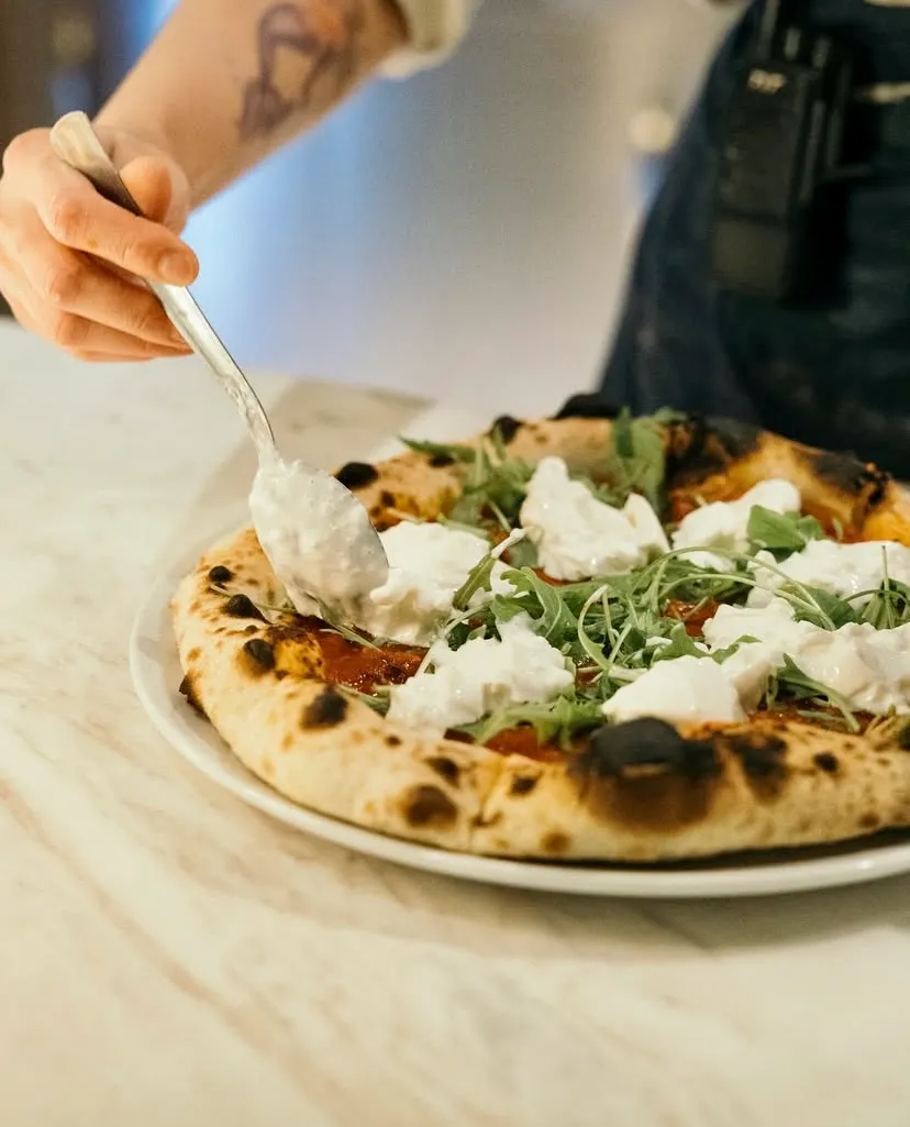 Odun Fırınından Sofraya: İstanbul'un En İyi Pizzacıları ve İmza Lezzetleri