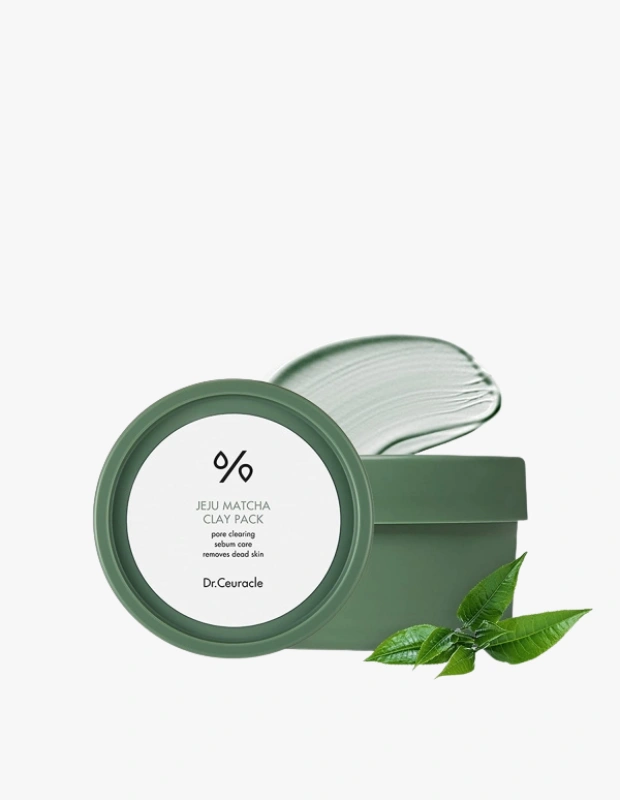 Ürün Cinsiyeti: Unisex
Ürün Tipi: Yüz Maskesi
Ürün Sezonsallığı: Dört Mevsim
Ürün Çeşidi: Arındırıcı Kil Maskesi
Ürün Özellikleri:
Dr. Ceuracle Jeju Matcha Clay Pack, Jeju Adası’ndan elde edilen matcha ve kil içeriğiyle cildi nazikçe arındırmayı hedefler. Gözenek görünümünü dengelemeye yardımcı olurken fazla sebumu temizler, cilde daha mat ve ferah bir his kazandırır. Krem-kil formu sayesinde kuruluk hissi yaratmadan konforlu bir bakım sunar.
Öne Çıkan Detaylar:
Jeju matcha ve kil içerikli formül
Gözenek ve sebum dengeleyici etki
Kurutmadan arındıran yapı
Haftalık bakım için ideal
Kimler Kullanıyor?
Cilt bakımında arındırıcı ama nazik ürünleri tercih eden, özellikle karma ve yağlı cilt dengesini korumak isteyen kullanıcılar tarafından tercih edilir.
Dr. Ceuracle Jeju Matcha Clay Pack ile cildinizi nazikçe arındırın, ferah ve dengeli bir görünüm elde edin.