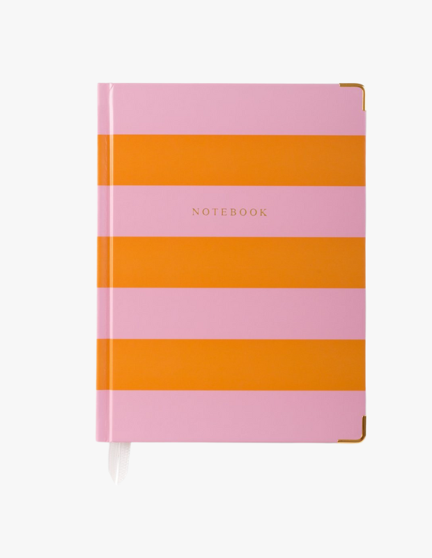 Pembe ve turuncu kalın çizgili, sert kapaklı şık notebook; modern tasarımlı ajanda ve defter modeli.