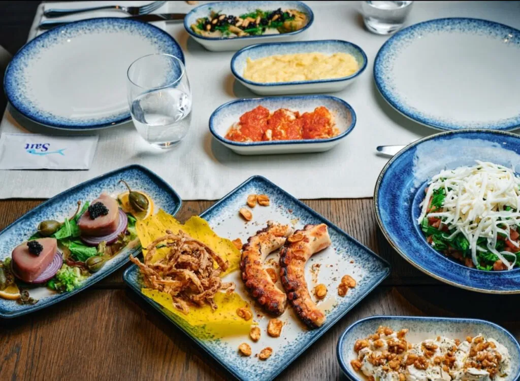 Galataport Sait Restaurant’ta deniz ürünleri, meze çeşitleri ve şık sunumlar