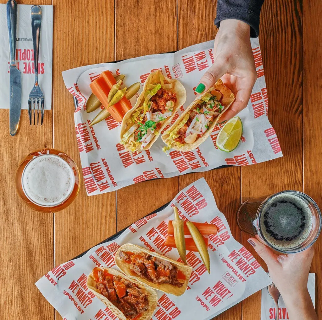 Galataport The Populist restoranında taco çeşitleri ve bira servisi