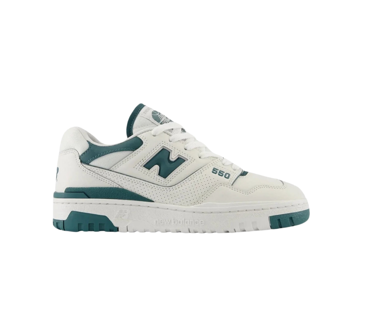 Beyaz ve yeşil detaylı New Balance 550 sneaker, retro spor ayakkabı