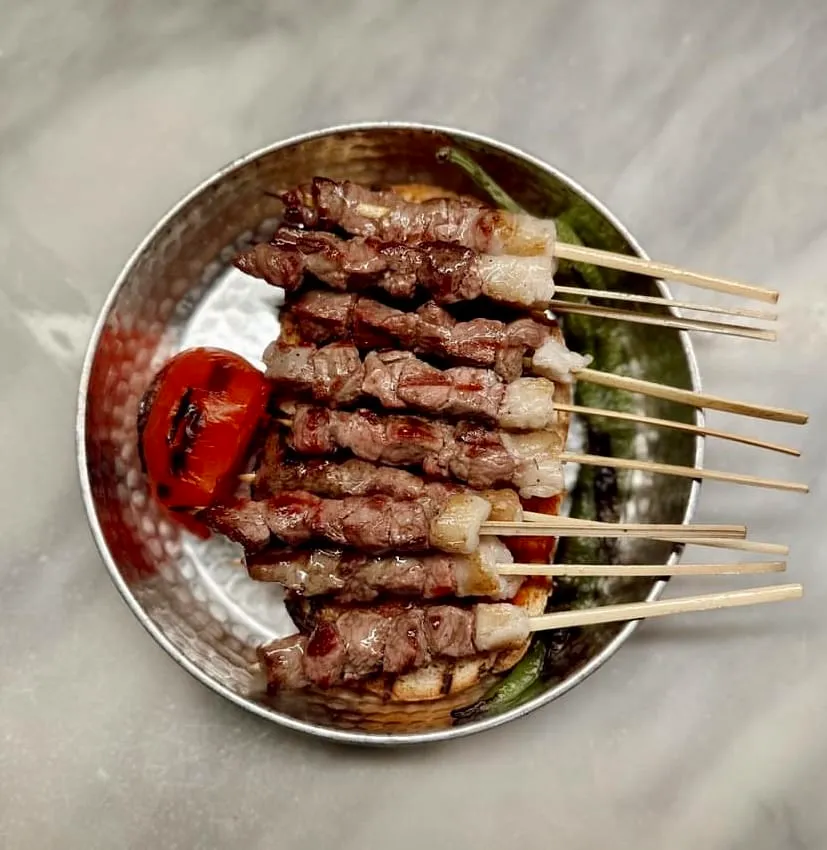 Şişko Perihan Meyhane Arnavutköy’de ızgara ciğer şiş ve rakı sofrası lezzetleri