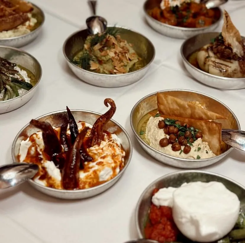 Şişko Perihan Meyhane Arnavutköy’de geleneksel Türk mutfağından zengin meze çeşitleri