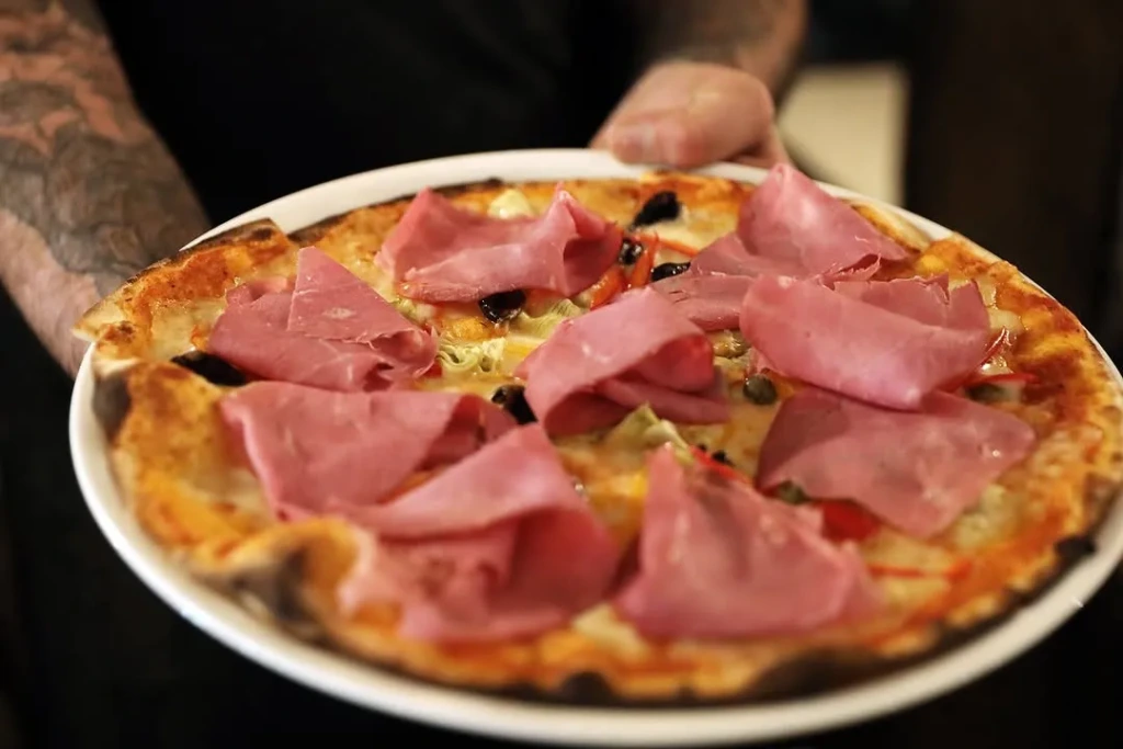 Odun Fırınından Sofraya: İstanbul'un En İyi Pizzacıları ve İmza Lezzetleri