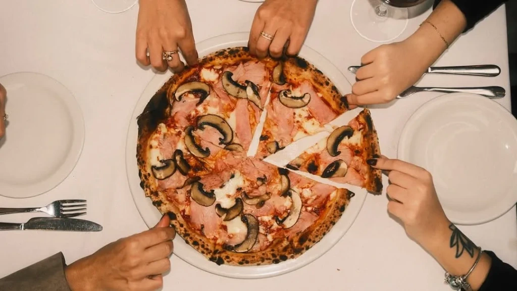 Odun Fırınından Sofraya: İstanbul'un En İyi Pizzacıları ve İmza Lezzetleri