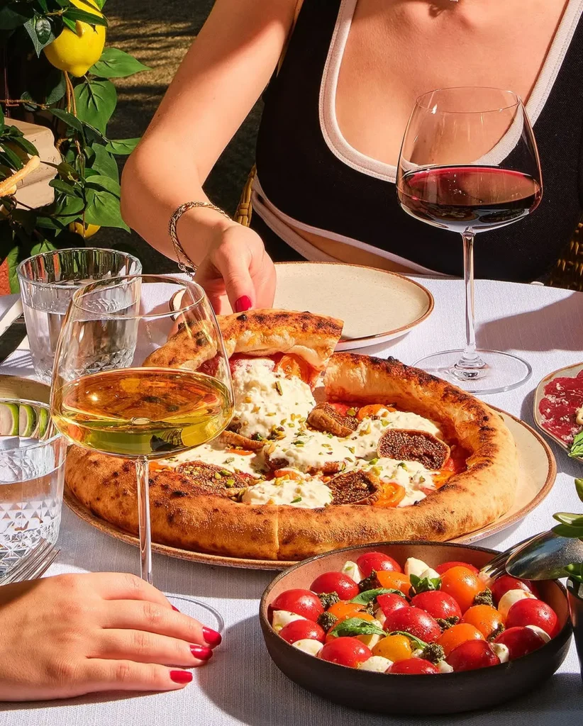 Odun Fırınından Sofraya: İstanbul'un En İyi Pizzacıları ve İmza Lezzetleri
