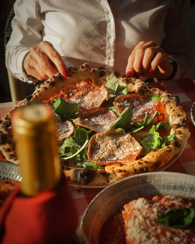 Odun Fırınından Sofraya: İstanbul'un En İyi Pizzacıları ve İmza Lezzetleri