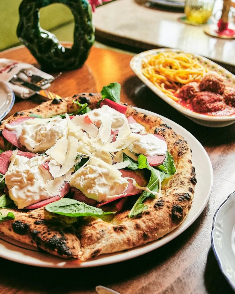 Odun Fırınından Sofraya: İstanbul'un En İyi Pizzacıları ve İmza Lezzetleri