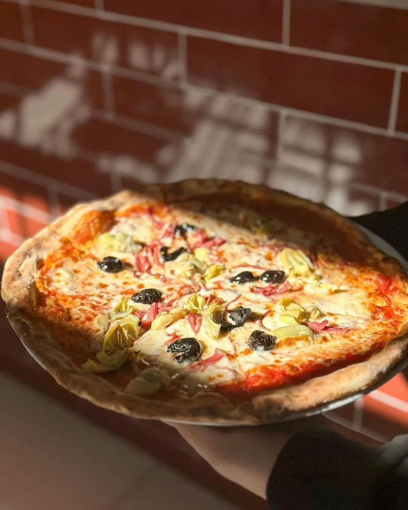 Odun Fırınından Sofraya: İstanbul'un En İyi Pizzacıları ve İmza Lezzetleri