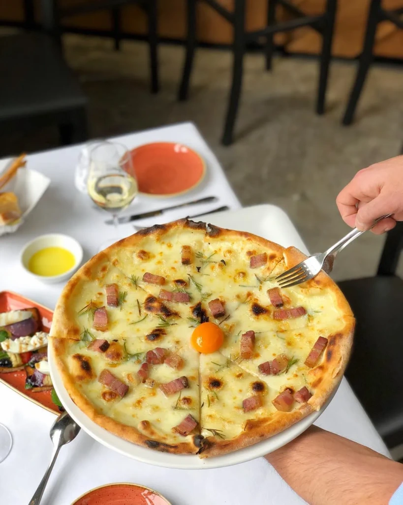 Odun Fırınından Sofraya: İstanbul'un En İyi Pizzacıları ve İmza Lezzetleri