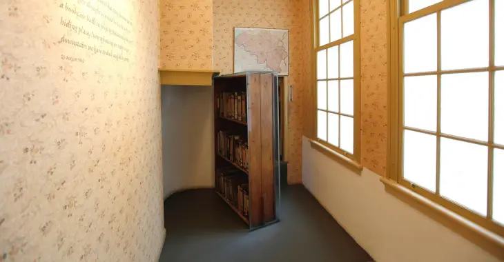 Anne Frank House sanal tur deneyimini anlatan Amsterdam, Hollanda odaklı müze görseli