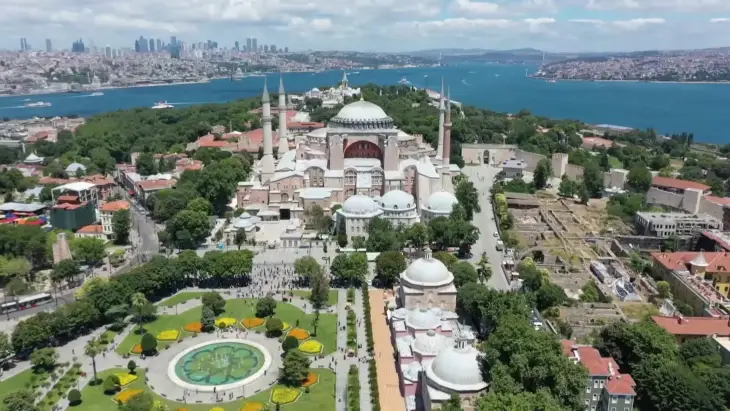 Ayasofya Camii sanal tur deneyimini anlatan İstanbul odaklı müze görseli