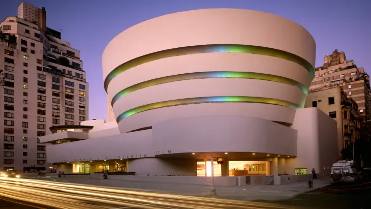 Guggenheim Müzesi sanal tur deneyimini anlatan New York, ABD odaklı müze görseli