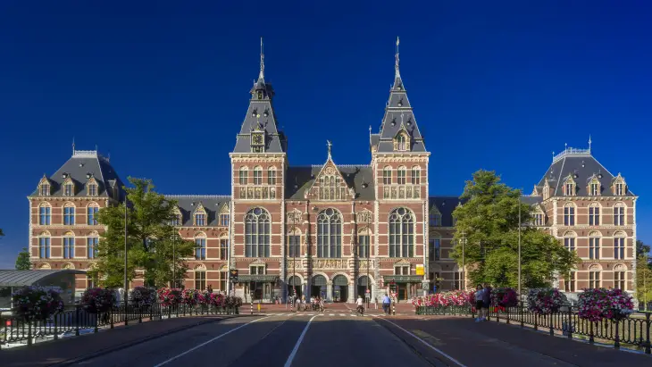 Rijksmuseum sanal tur deneyimini anlatan Amsterdam, Hollanda odaklı müze görseli