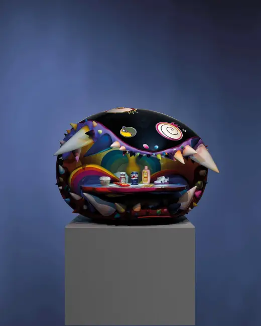 Takashi Murakami'nin karanlık temalarla bezeli, sivri dişli yaratık figürünü içeren heykel çalışması. Kozmik detaylar ve pop kültür ögeleriyle dolu özgün bir çağdaş sanat eseri.
