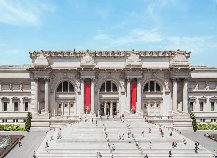 The Metropolitan Museum of Art (The Met) sanal tur deneyimini anlatan New York, ABD odaklı müze görseli