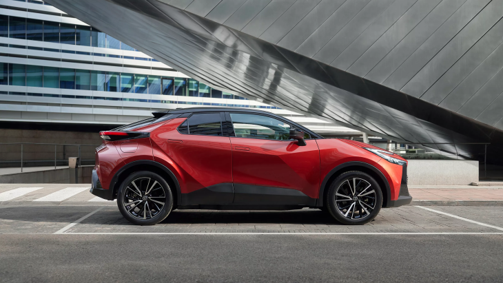 Toyota C-HR, markanın Sakarya’daki fabrikasında üretilen ve Türkiye’de üretilen ilk hibrit SUV
