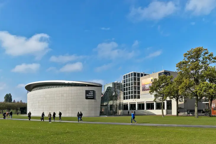 Van Gogh Müzesi sanal tur deneyimini anlatan Amsterdam, Hollanda odaklı müze görseli