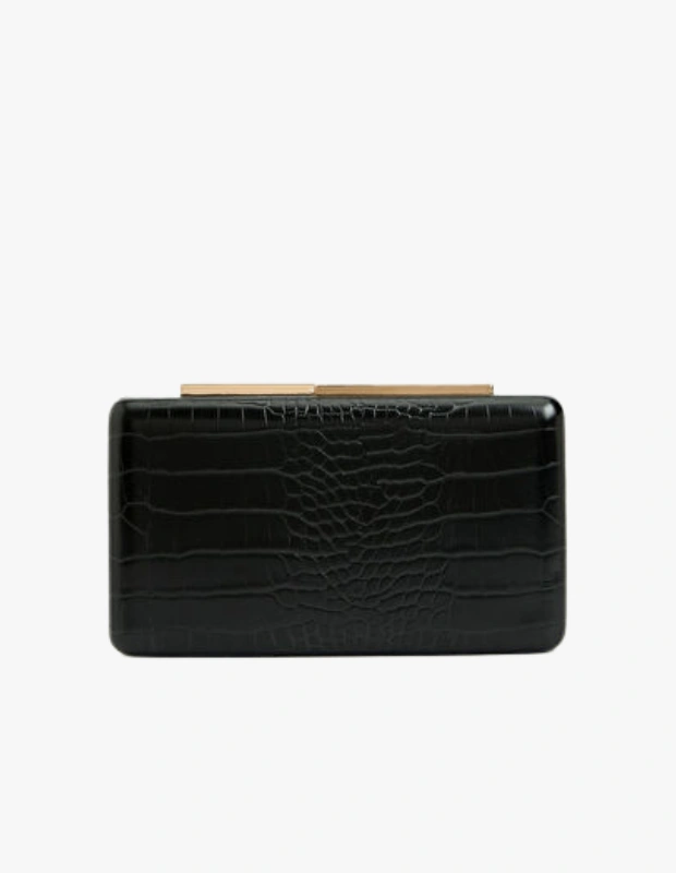 Ürün Cinsiyeti: Kadın
Ürün Tipi: Çanta
Ürün Sezonsallığı: Dört Mevsim / Davet
Ürün Çeşidi: Clutch Çanta
Ürün Özellikleri:
Divarese Siyah kroko clutch, dokulu yüzeyi ve klasik formuyla gece kombinlerine güçlü bir karakter kazandırır. Kroko dokunun kattığı derinlik, siyahın zamansız şıklığıyla birleşerek sofistike bir görünüm sunar. Davet ve özel gecelerde elden taşımaya uygundur.
Öne Çıkan Detaylar:
Kroko dokulu yüzey
Zamansız siyah renk
Kompakt ve şık form
Gece stiline uygun
Kimler Kullanıyor?
Klasik gece stilini dokulu ve güçlü aksesuarlarla tamamlamak isteyen kadınlar için ideal bir clutch’tır.
Divarese siyah kroko clutch ile davet stilinize zamansız ve sofistike bir dokunuş ekleyin.