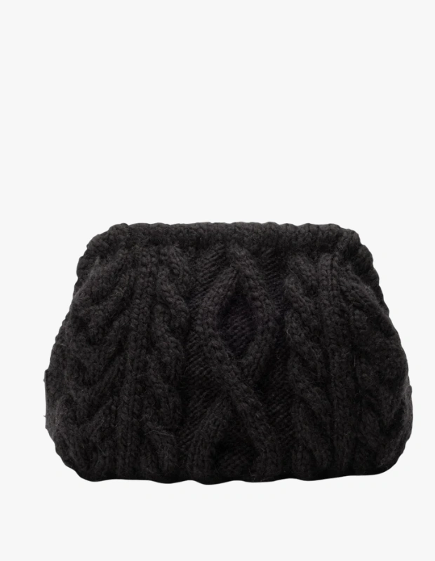 Ürün Tipi: Çanta
Ürün Sezonsallığı: Dört Mevsim
Ürün Çeşidi: Pouch / Mini Çanta
Ürün Özellikleri:
Tullaa Cute pouch bag, minimal formu ve kompakt yapısıyla günlük stilin eğlenceli bir tamamlayıcısıdır. Küçük boyutuna rağmen temel ihtiyaçları taşımaya uygun olan tasarımı, hafif ve pratik bir kullanım sunar. Günlük kombinlere modern bir dokunuş ekler.
Öne Çıkan Detaylar:
Kompakt ve hafif yapı
Minimal ve modern tasarım
Günlük kullanıma uygun
Pratik taşıma
Kimler Kullanıyor?
Günlük stilinde küçük, pratik ve karakterli çantaları tercih eden; minimalist ama dinamik bir görünüm arayan kadınlar için idealdir.
Tullaa Cute pouch bag ile günlük stilinize minimal, pratik ve modern bir dokunuş ekleyin.