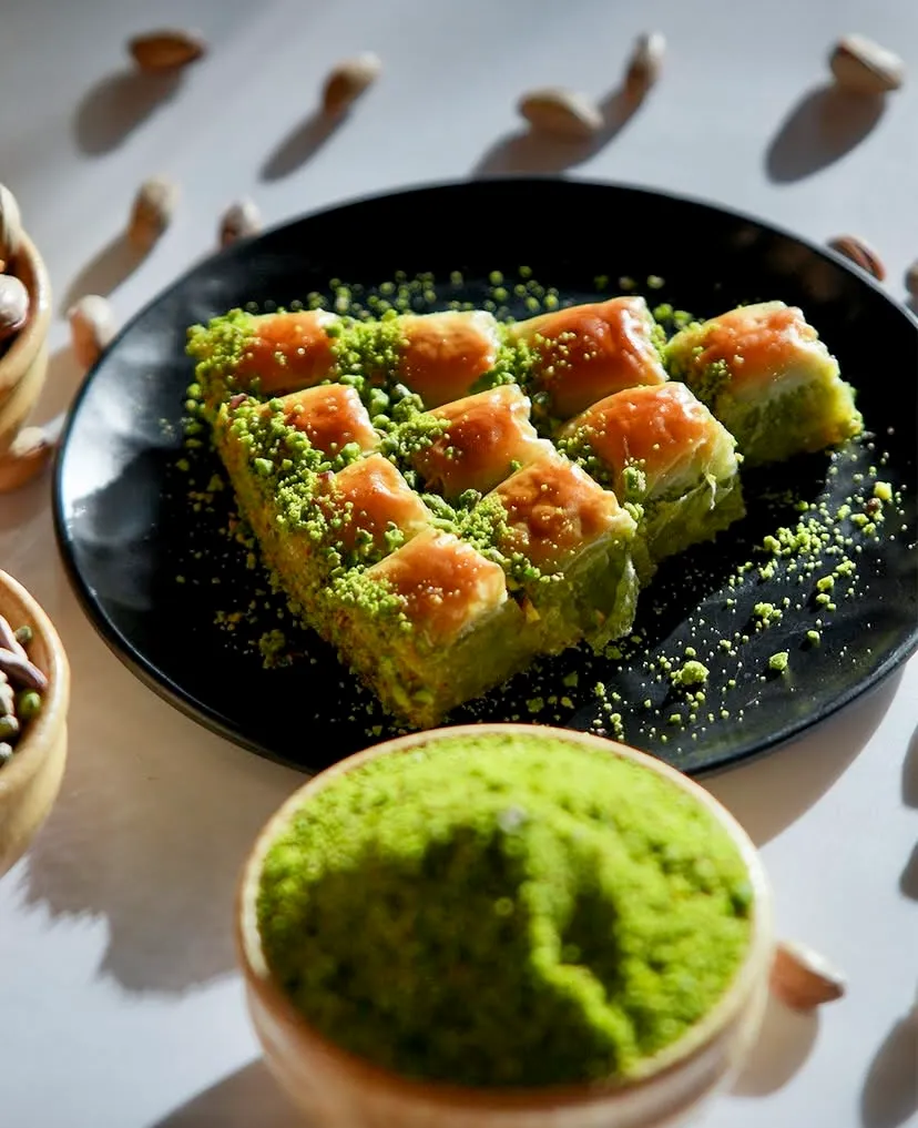 Fıstıkzade fıstıklı kare baklavaları.