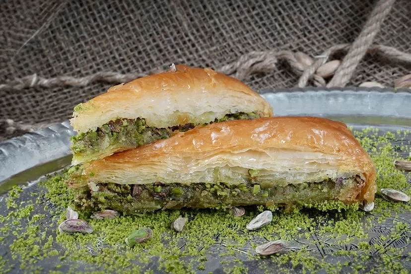 Seç havuç dilim fıstıklı baklava.