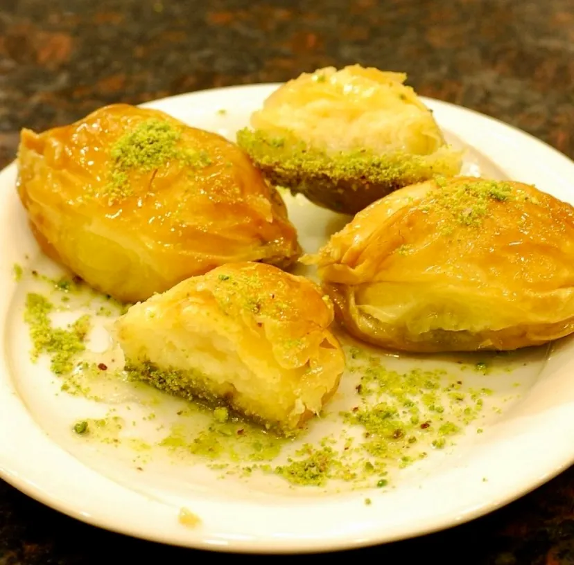 Gönül Kardeşler fıstıklı baklava.
