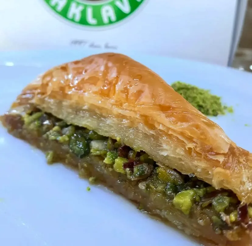 Şirinoğlu Baklava fıstıklı havuç dilim baklava.