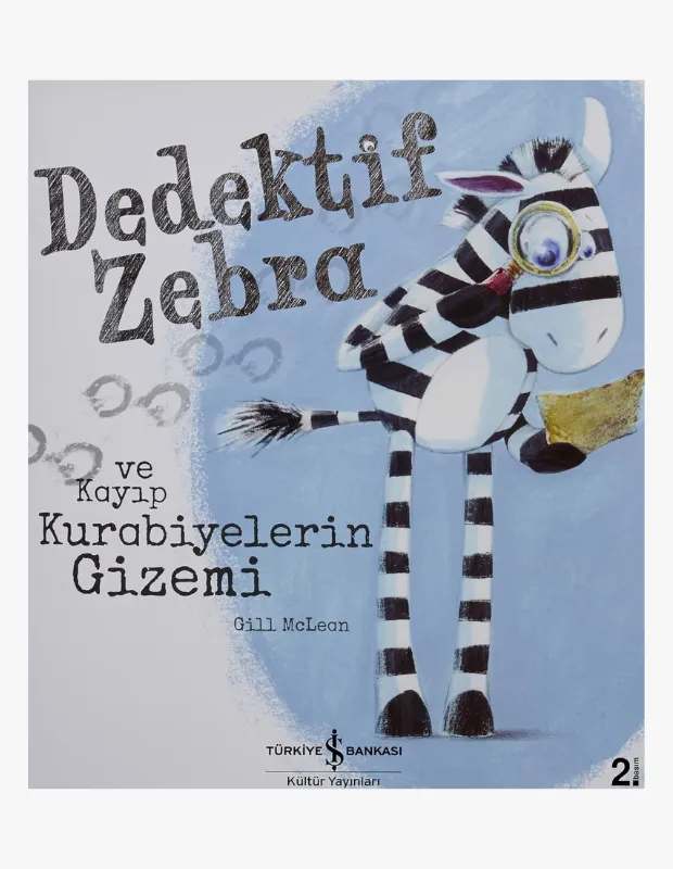 Dedektif Zebra ve Kayıp Kurabiyelerin Gizemi adlı çocuk kitabının kapağında, büyüteçle bakan, siyah beyaz çizgili, sevimli bir dedektif zebra karakteri resmedilmiş olup, bu tür kitaplar çocukların hayal dünyasını zenginleştirerek onlara okuma sevgisi aşılamak için ideal bir kitap seçimi örneği sunuyor.