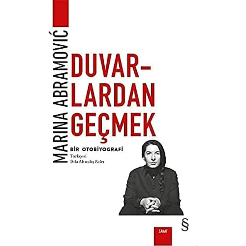 Marina Abramović’in otobiyografik eseri Duvarlardan Geçmek (Walk Through Walls) kitabının Türkçe kapak görseli; sanatçının yaşamını, sanatıyla kurduğu bağı ve “sınırları aşmak” felsefesini anlatıyor.
