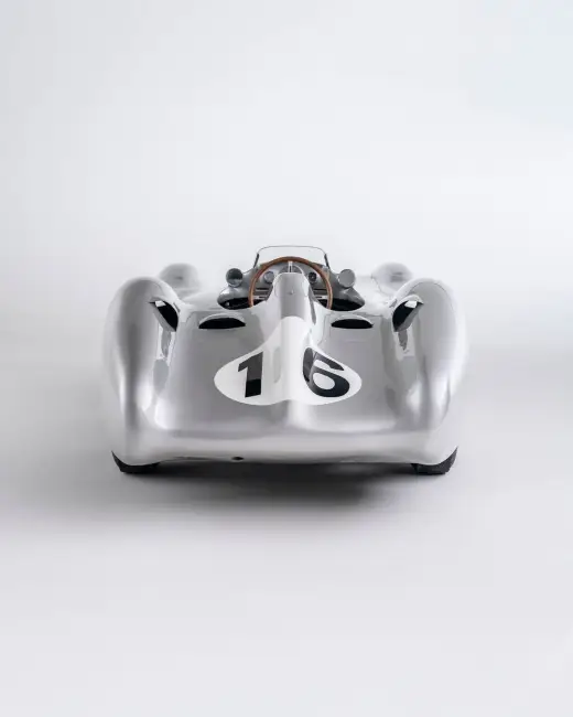 Mercedes-Benz W196R klasik Formula 1 aracı ön görünüm
