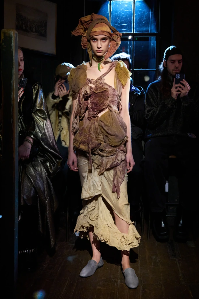 2025 Sonbahar/Kış Londra Moda Haftası Defileleri