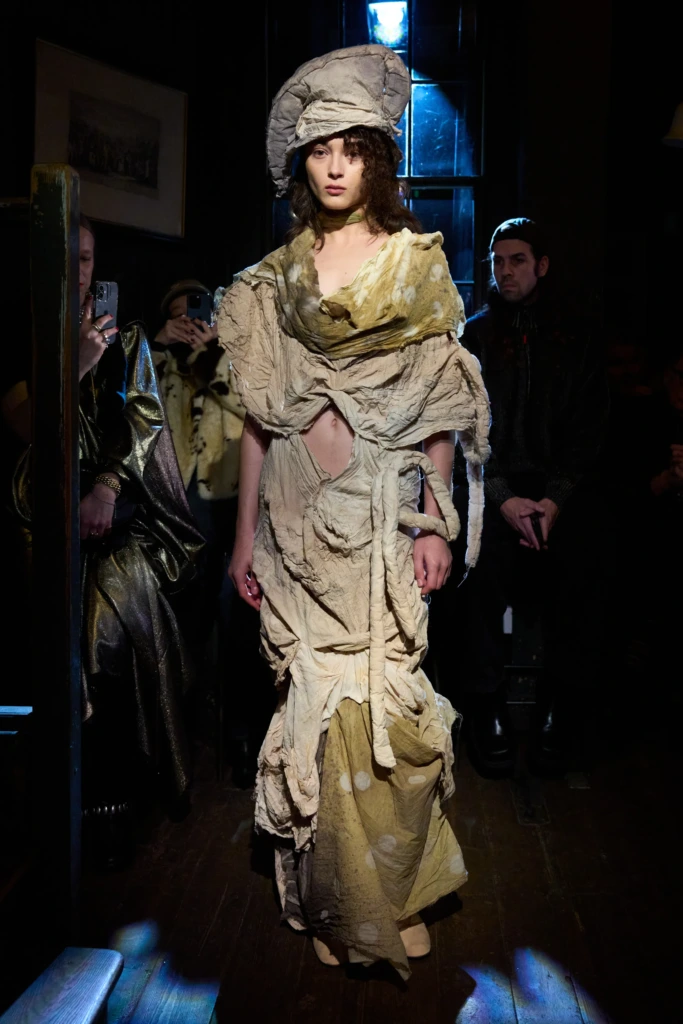 2025 Sonbahar/Kış Londra Moda Haftası Defileleri