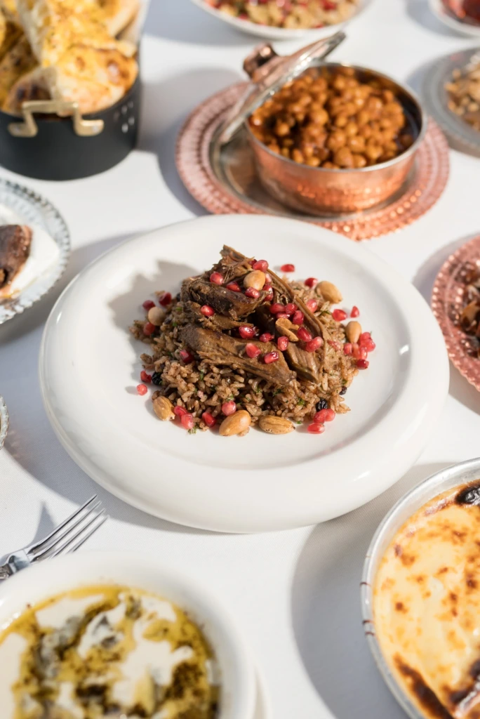Tepe Restaurant Lounge iç pilavlı tandır eti