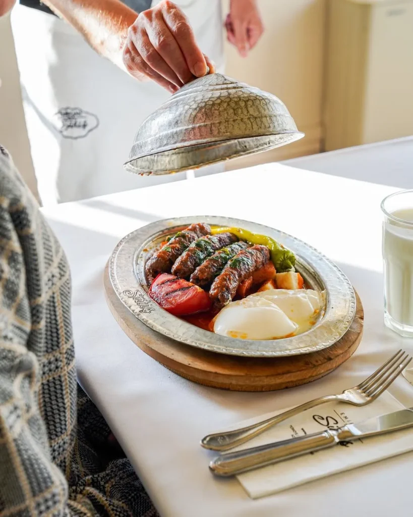 Emirgan Sütiş etli ve yoğurtlu kebabı