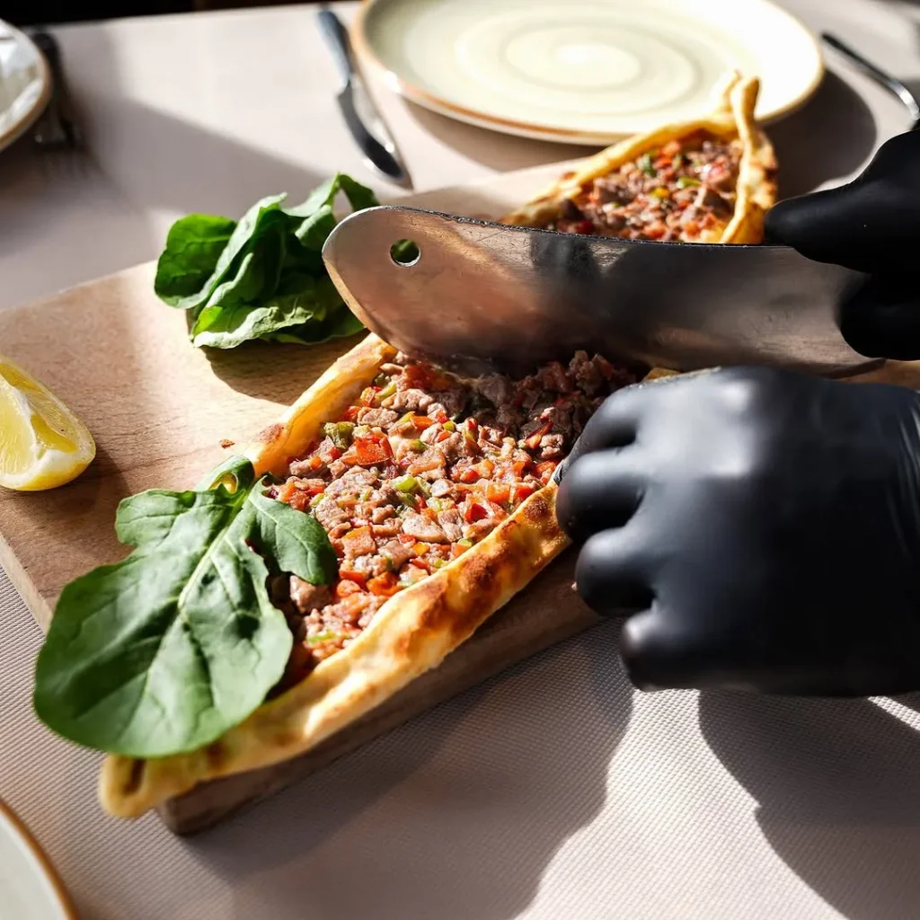 Sahan kuşbaşılı pide