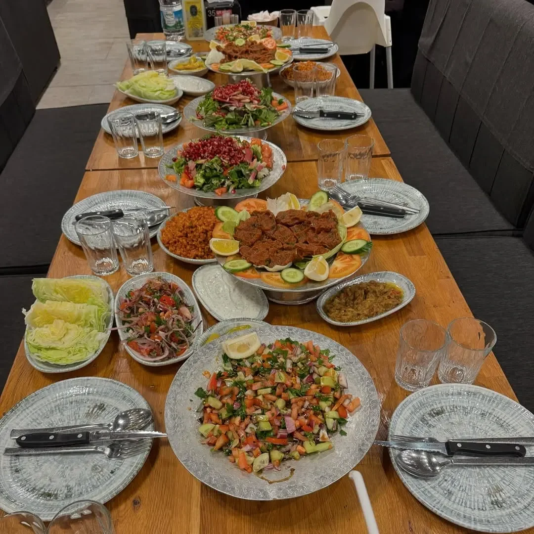 Çukurağa Sofrası, salatalar, mezeler ve ara sıcaklar