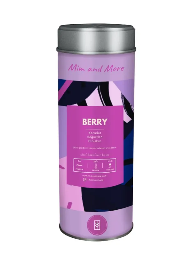 Karadut, böğürtlen ve hibiskus içeren Mim and More Berry çayı; yoğun meyve aromalarıyla tazelik sunar.