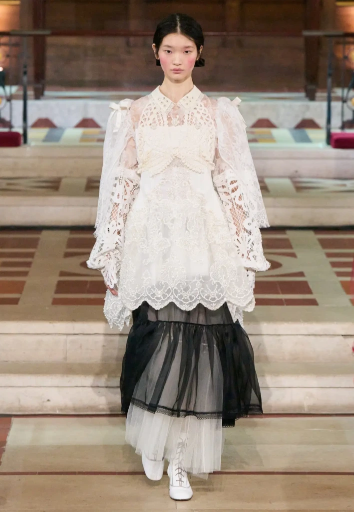 2025 Sonbahar/Kış Londra Moda Haftası Defileleri