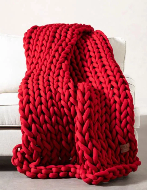Ürün Cinsiyeti: Unisex
Ürün Tipi: Ev Tekstili
Ürün Sezonsallığı: Dört Mevsim / Kış
Ürün Çeşidi: Koltuk Şalı / Örtü
Ürün Özellikleri:
Mudo Abella koltuk şalı, kırmızı rengi ve yumuşak dokusuyla yaşam alanlarına sıcaklık ve enerji katar. 120×180 cm ölçüsüyle koltuk, berjer veya yatak üzerinde çok yönlü kullanım sunar; mekâna katmanlı bir görünüm ekler.
Öne Çıkan Detaylar:
Canlı kırmızı renk
Yumuşak ve konforlu doku
120×180 cm pratik ölçü
Çok amaçlı kullanım
Kimler Kullanıyor?
Soğuk günlerde mekânına renk ve sıcaklık katmak isteyen, tekstili dekorasyonun tamamlayıcısı olarak gören kullanıcılar için idealdir.
Mudo Abella koltuk şalı ile yaşam alanlarınıza sıcak, enerjik ve konforlu bir dokunuş kazandırın.