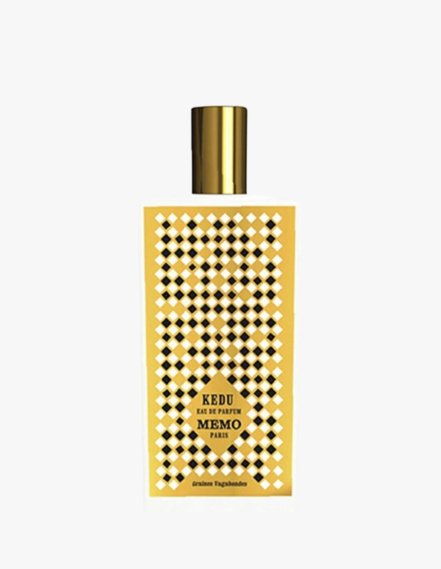 Ürün Cinsiyeti: Unisex
Ürün Tipi: Parfüm
Ürün Sezonsallığı: İlkbahar / Yaz
Ürün Çeşidi: Eau de Parfum
Ürün Özellikleri:
Kedu, Memo Paris’in keşif ve seyahat temalı parfüm dünyasını yansıtan egzotik bir kompozisyondur. Ferah, yeşil ve hafif baharatlı dokunuşlarla modern ama doğal bir koku profili sunar. Ciltte taze ve sofistike bir etki bırakır.
Öne Çıkan Detaylar:
Egzotik ve ferah koku karakteri
Yeşil & baharatlı notalar
Unisex kullanım
Günlük kullanıma uygun
Kimler Kullanıyor?
Ferah ama özgün, seyahat ruhunu yansıtan kokuları seven kullanıcılar için uygundur.
Memo Paris Kedu EDP ile ferah, egzotik ve özgün bir koku yolculuğuna çıkın.