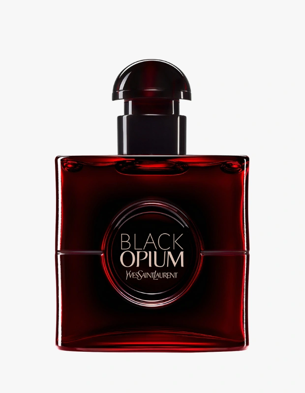 Ürün Cinsiyeti: Kadın
Ürün Tipi: Parfüm
Ürün Sezonsallığı: Sonbahar / Kış
Ürün Çeşidi: Eau de Parfum
Ürün Özellikleri:
Black Opium Over Red, YSL’in ikonik Black Opium çizgisini daha cesur ve duyusal bir boyuta taşır. Koyu meyve dokunuşları ve sıcak notalarla derinleşen koku, güçlü ve dikkat çekici bir imza yaratır. Akşam kullanımı için yoğun ve çarpıcı bir etki sunar.
Öne Çıkan Detaylar:
Yoğun ve duyusal koku profili
İkonik Black Opium yorumu
Güçlü ve çarpıcı etki
Akşam kullanımına uygun
Kimler Kullanıyor?
Cesur, iddialı ve dikkat çekici parfümleri seven kullanıcılar için idealdir.
YSL Black Opium Over Red ile karanlık, tutkulu ve çarpıcı bir koku deneyimi yaşayın.