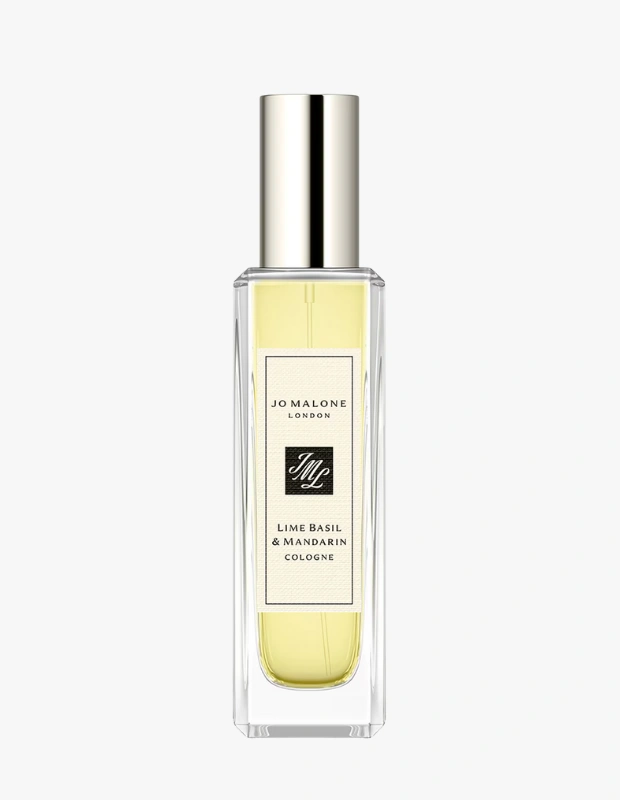 Ürün Cinsiyeti: Unisex
Ürün Tipi: Parfüm
Ürün Sezonsallığı: İlkbahar / Yaz
Ürün Çeşidi: Cologne
Ürün Özellikleri:
Lime Basil & Mandarin, Jo Malone’un ikonik ve ferah koku anlayışını temsil eder. Narenciye tazeliği ile aromatik notaların dengesi, parfüme temiz ve sofistike bir karakter kazandırır. Günlük kullanımda hafif ama karakterli bir etki sunar.
Öne Çıkan Detaylar:
Narenciye & aromatik koku dengesi
Ferah ve sofistike yapı
Unisex kullanım
Katmanlamaya uygun
Kimler Kullanıyor?
Temiz, ferah ve rafine kokuları tercih eden kullanıcılar için idealdir.
Jo Malone Lime Basil & Mandarin ile ferah, sofistike ve zamansız bir koku deneyimi yaşayın.