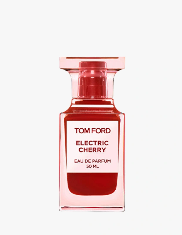 Marka Adı: Tom Ford
Ürün Adı: Tom Ford Kadın Electric Cherry EDP
Ürün Cinsiyeti: Kadın
Ürün Tipi: Parfüm
Ürün Sezonsallığı: Yaz
Ürün Çeşidi: Meyveli Parfüm
Ürün Özellikleri: Bu Eau de Parfum, Tom Ford Electric Cherry, 50 ml'lik şeffaf pembe tonlarında dikdörtgen cam şişesinde sunulur ve içinde koyu kırmızı renkli bir sıvı barındırır. Ürünün benzersiz mimari detaylara sahip pembe renkli kapağı, lüks ve modern bir stil sunar. Mayhoş vişnenin tatlılığını zencefilin enerjisiyle birleştiren bu koku, yasemin ve miskin sıcak dokunuşlarıyla zenginleşerek tende flörtöz ve sofistike bir meyve esintisi bırakır.
Öne Çıkan Detaylar:
- Mayhoş vişne ve enerjik zencefilin büyüleyici harmanı
- Yasemin ve miskin sıcak, baştan çıkarıcı akorları
- Tende bıraktığı flörtöz ve sofistike meyve esintisi
Kimler Kullanıyor?: Bu parfüm, enerjik, dikkat çekici ve mod yükselten kokulardan hoşlanan herkesin tercihidir. Klasik çiçeksi veya pudralı parfümleri fazla ciddi bulan, bunun yerine genç, özgür ve spontane bir enerjiyle kendini ifade etmek isteyenler için bu flörtöz meyvemsi koku mükemmel bir imza sunar.