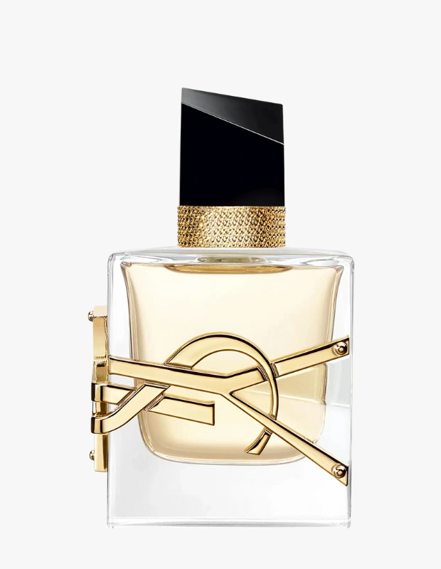 Ürün Cinsiyeti: Kadın
Ürün Tipi: Parfüm
Ürün Sezonsallığı: Dört Mevsim
Ürün Çeşidi: Eau de Parfum
Ürün Özellikleri:
Libre Eau de Parfum, özgürlük ve güçlü feminenliği temsil eden ikonik bir kokuya sahiptir. Lavanta ve beyaz çiçek notalarının dengesiyle modern, sofistike ve iddialı bir etki sunar. Yoğun ama rafine yapısıyla hem gündüz hem akşam kullanıma uygundur.
Öne Çıkan Detaylar:
İkonik ve güçlü koku profili
Çiçeksi ve aromatik denge
Kalıcı ve sofistike etki
Gün & gece kullanımına uygun
Kimler Kullanıyor?
Güçlü, modern ve özgüvenli kokuları tercih eden kullanıcılar için idealdir.
YSL Libre EDP ile özgürlüğü, feminen gücü ve sofistike bir kokuyu bir arada keşfedin.