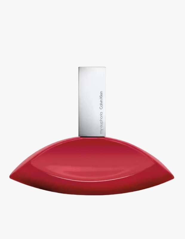 Ürün Cinsiyeti: Kadın
Ürün Tipi: Parfüm
Ürün Sezonsallığı: Dört Mevsim
Ürün Çeşidi: Eau de Parfum
Ürün Özellikleri:
Euphoria, gizemli ve çekici koku profiliyle modern kadın parfümleri arasında zamansız bir yere sahiptir. Oryantal ve çiçeksi notaların uyumu, parfüme derin ve etkileyici bir karakter kazandırır. Akşam kullanımında güçlü bir etki sunar.
Öne Çıkan Detaylar:
Oryantal & çiçeksi koku dengesi
Gizemli ve çekici etki
Kalıcı ve yoğun yapı
Akşam kullanımına uygun
Kimler Kullanıyor?
Derin, etkileyici ve akılda kalıcı kokuları tercih eden kullanıcılar için idealdir.
Calvin Klein Euphoria EDP ile gizemli ve çarpıcı bir koku deneyimi yaşayın.