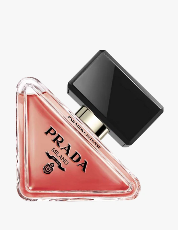 Ürün Cinsiyeti: Kadın
Ürün Tipi: Parfüm
Ürün Sezonsallığı: Sonbahar / Kış
Ürün Çeşidi: Eau de Parfum
Ürün Özellikleri:
Paradoxe Intense, Prada’nın modern feminenlik anlayışını daha yoğun ve derin bir koku yorumuyla sunar. Güçlü ve sofistike yapısı sayesinde kalıcılığı yüksek, karakterli bir etki yaratır. Cesur ama rafine bir parfüm arayanlar için öne çıkar.
Öne Çıkan Detaylar:
Yoğun ve derin koku profili
Modern ve sofistike etki
Uzun süre kalıcı yapı
İddialı parfüm karakteri
Kimler Kullanıyor?
Parfümünde güçlü bir imza ve modern bir derinlik arayan kullanıcılar için uygundur.
Prada Paradoxe Intense EDP ile güçlü, modern ve kalıcı bir koku imzası bırakın.