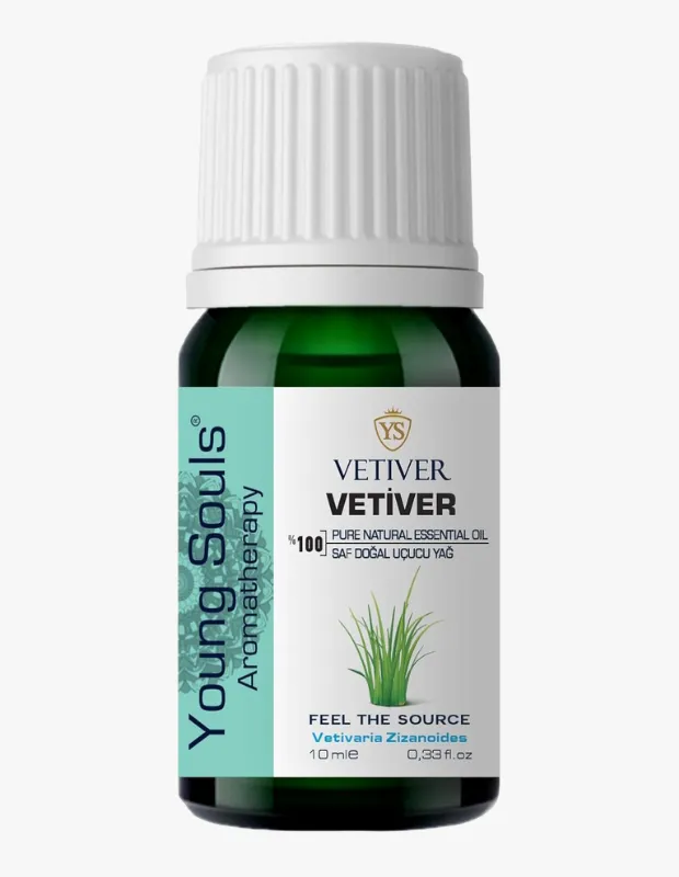 Marka Adı: Young Souls Aromatherapy
Ürün Cinsiyeti: Belirtilmemiş
Ürün Tipi: Uçucu Yağ
Ürün Sezonsallığı: Belirtilmemiş
Ürün Çeşidi: Vetiver
Ürün Özellikleri:
Bu ürün, Young Souls Aromatherapy markasına ait, Vetiveria Zizanoides botanik adıyla bilinen vetiver bitkisinin köklerinden elde edilmiş %100 saf doğal uçucu yağıdır. Koyu yeşil cam şişede, ürünün içeriğini koruyan beyaz, yivli bir kapakla sunulur. Etiket üzerinde %100 saflığı ve 10 ml (0.33 fl.oz) hacmi belirtilmiştir. Topraklayıcı ve sakinleştirici özellikleriyle bilinir, yoğun stres anlarında bile derin bir stabilite ve huzur hissi sağlamaya yardımcı olur.
Öne Çıkan Detaylar:
- %100 saf ve doğal vetiver uçucu yağıdır (Vetiveria Zizanoides).
- Kök çakrayı dengeleyerek derin topraklanma ve huzur hissi sunar.
- Koyu renk cam şişede sunularak yağın kalitesini ve tazeliğini korur.
Kimler Kullanıyor?:
Gündelik hayatın yoğun temposunda içsel dengesini ve huzurunu korumak isteyenler, doğal yöntemlerle stres yönetimi arayanlar ve ruhsal pratiklerine derinlik katmak isteyen bireyler bu uçucu yağı tercih edebilir. Özellikle topraklanma, sakinleşme ve zihinsel berraklık arayışında olan, meditasyon veya yoga gibi farkındalık çalışmalarını benimsemiş kişiler için güçlü bir destekçidir. Yaşamlarına doğal özlerle denge getirmeyi önemseyen herkesin kullanımı için uygundur.